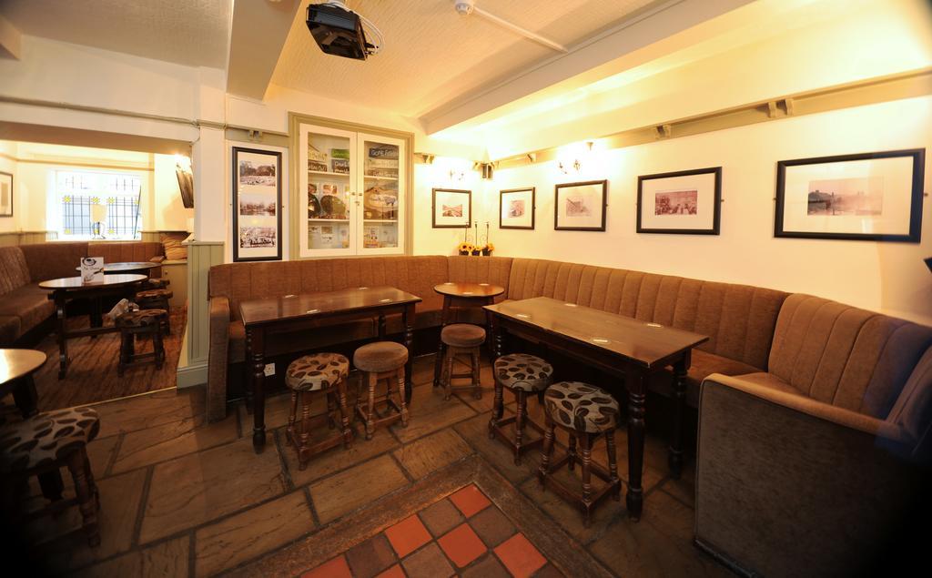 Queens Arms Country Inn Glossop Bagian luar foto